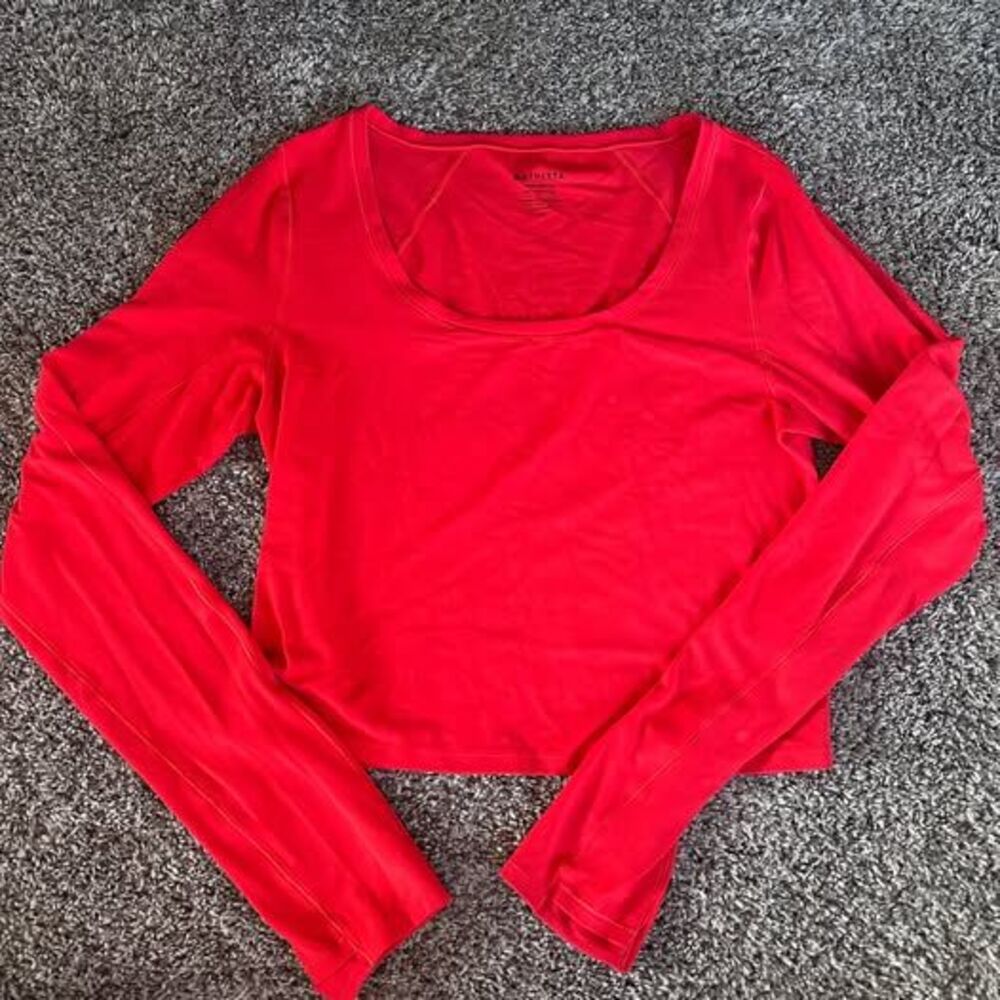 Athleta Transcend Long Sleeve Crop Top Size M Red